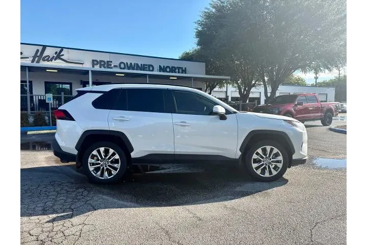 $29773 : Toyota RAV4 2022 XLE Premium image 2