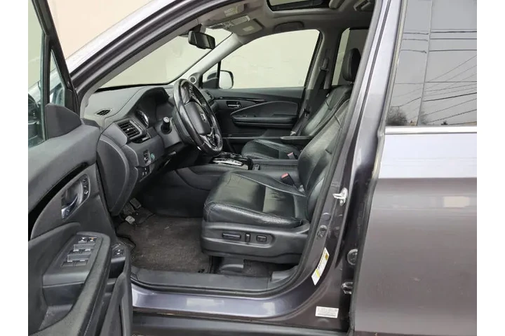 $12999 : 2016 Pilot Touring image 10