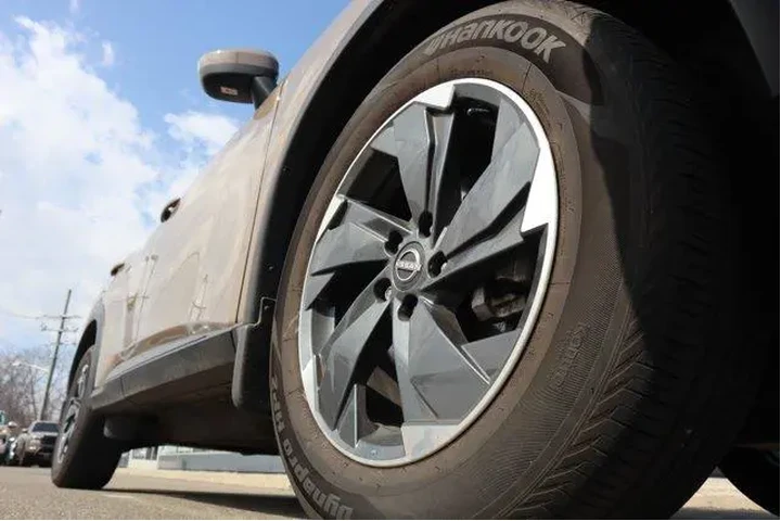 $23232 : Nissan Rogue 2025 AWD SV 4dr image 10