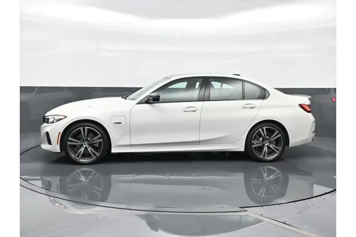 $37291 : BMW 3 Series 2023 330e 4dr S image 3