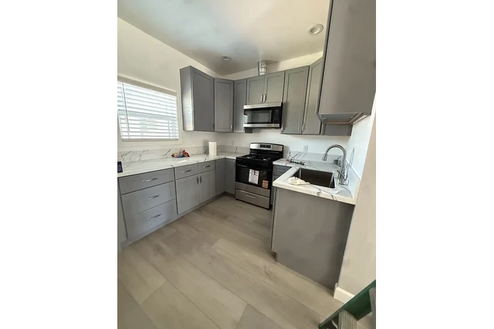 $900 : newer cabinetry, quartz-style image 2