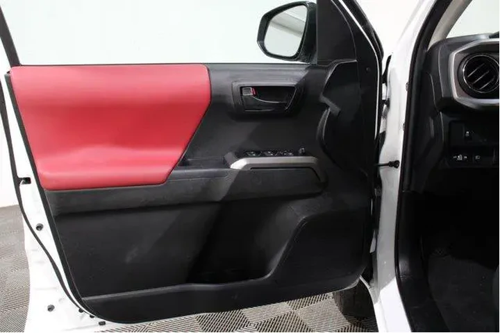 $31988 : Toyota Tacoma 2023 4x2 SR 4d image 6