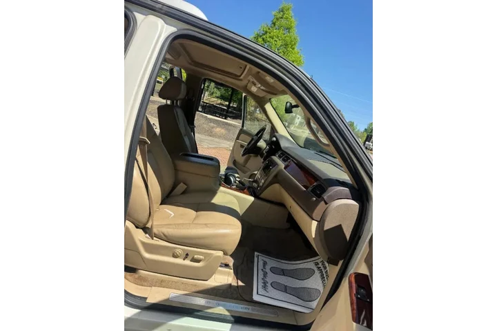 $5000 : 2010 Suburban LTZ image 9