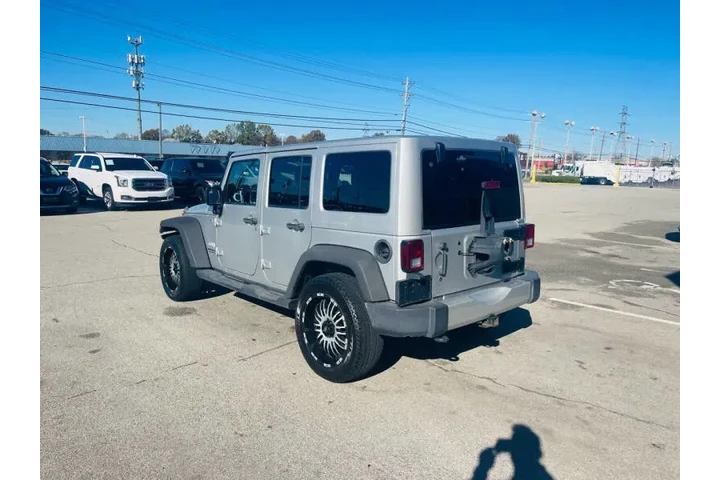 $8999 : 2011 Wrangler Unlimited Sahara image 5
