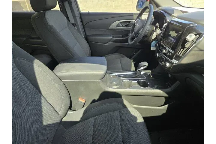 $31991 : Chevrolet Traverse 2023 LT C image 3