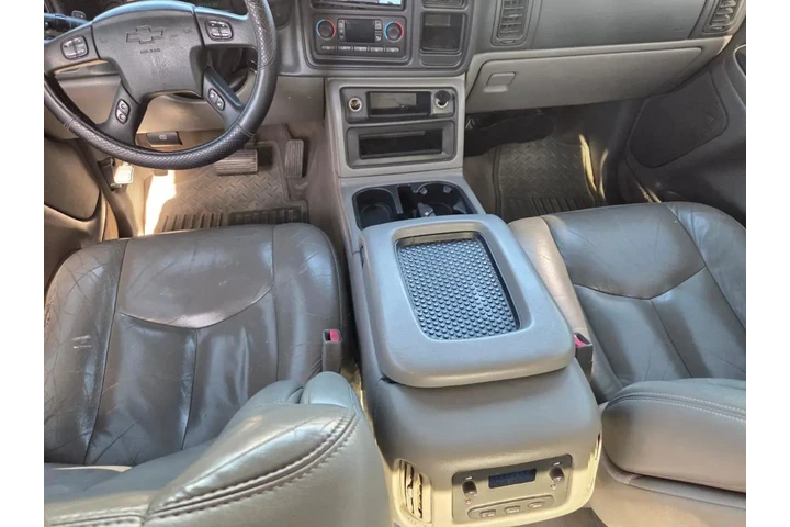 $3500 : 2005 Avalanche 1500 LS image 8