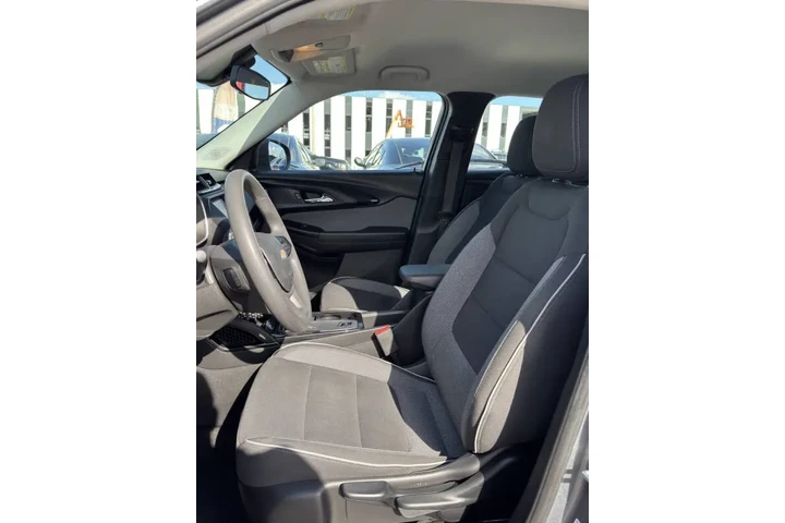 $14350 : 2021 TrailBlazer LS image 9