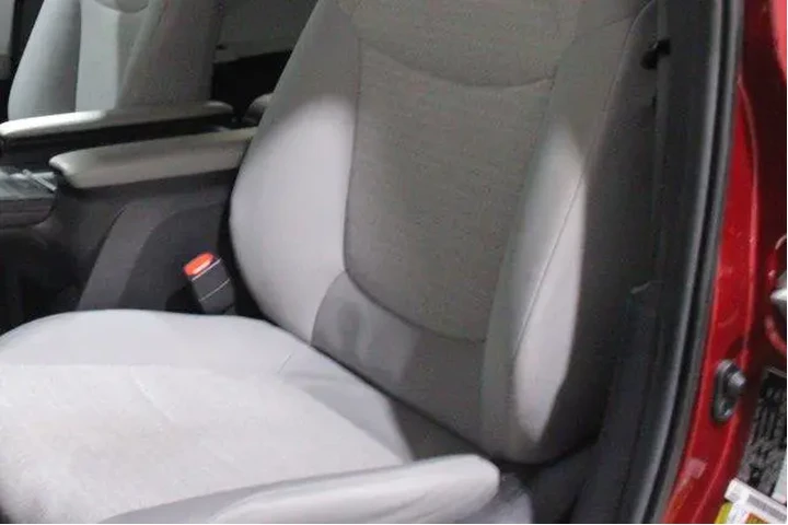 $39998 : Toyota Sienna 2025 LE 8-Pass image 5