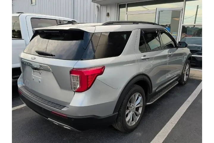 $29693 : Ford Explorer 2023 XLT 4dr S image 3