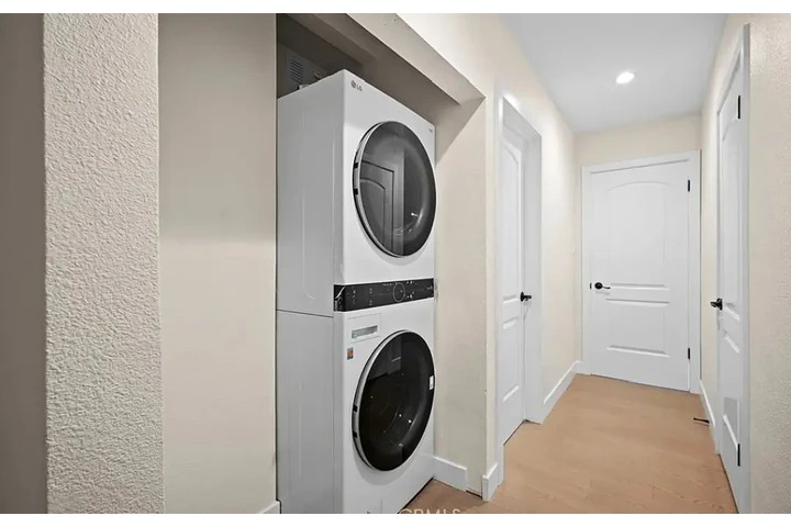 $2500 : Beautiful 3 bedroom house image 2