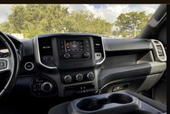 $26340 : RAM 1500 Big Horn image 3