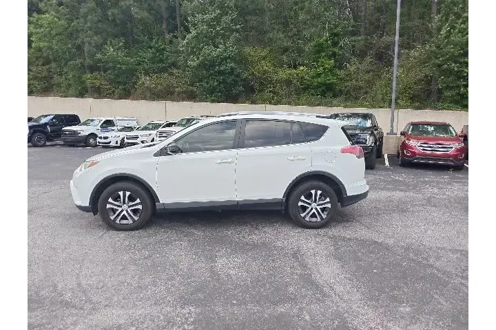 $15690 : Toyota RAV4 2018 LE 4dr SUV image 6