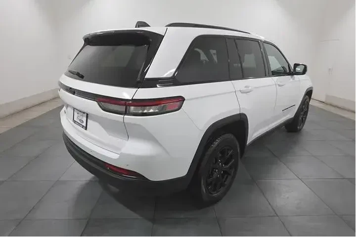 $30000 : Jeep Grand Cherokee 2024 4x4 image 9