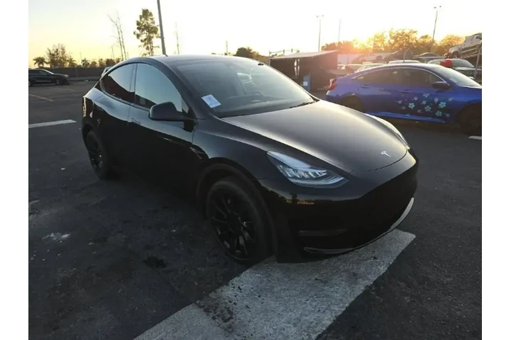 $27490 : Tesla Model Y 2023 AWD 4dr C image 3