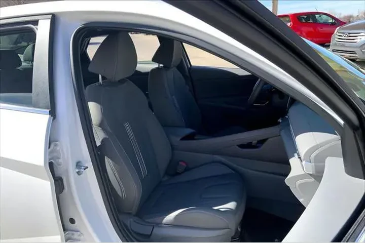 $23491 : Hyundai ELANTRA 2025 SEL Con image 9