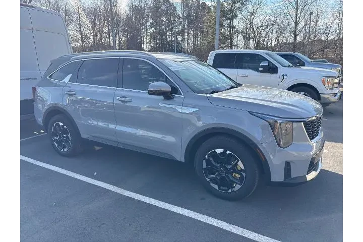 $32999 : Kia Sorento 2025 S 4dr SUV image 2
