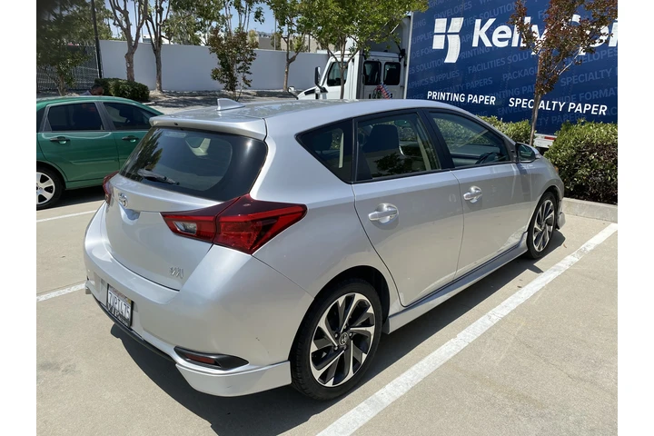 $9750 : Toyota Corolla im 2017 image 2