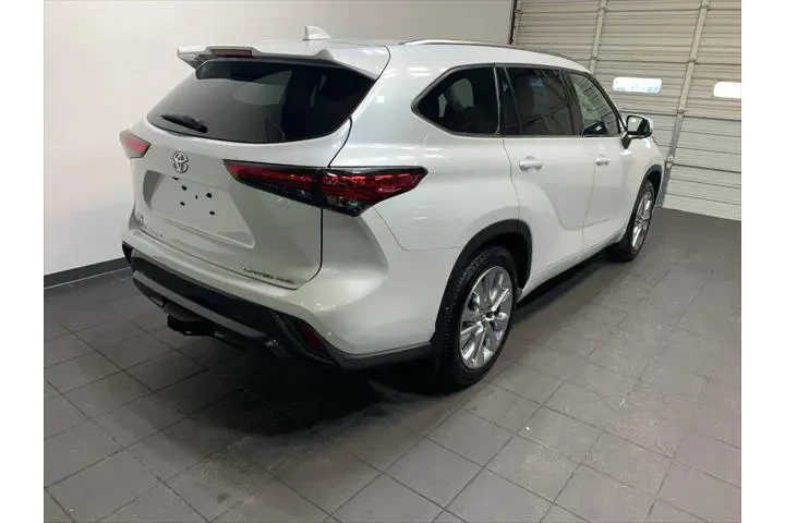 $39989 : Toyota Highlander 2023 AWD L image 3
