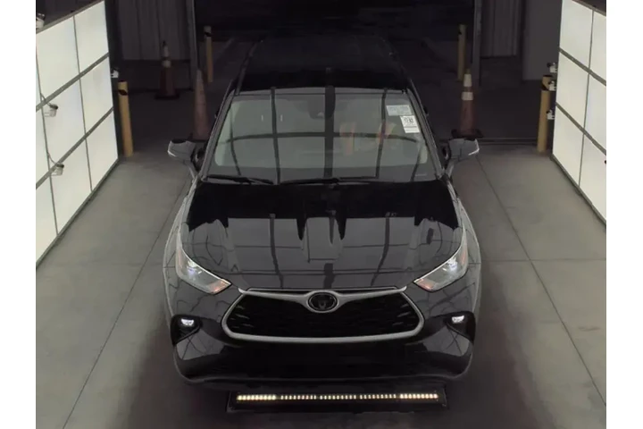 $30493 : Toyota Highlander 2024 AWD L image 2