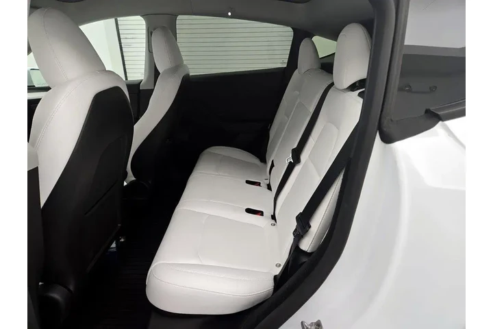 $37998 : Tesla Model Y 2024 AWD Long image 10
