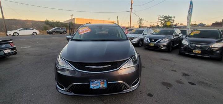 $25999 : 2020 Pacifica Limited image 4