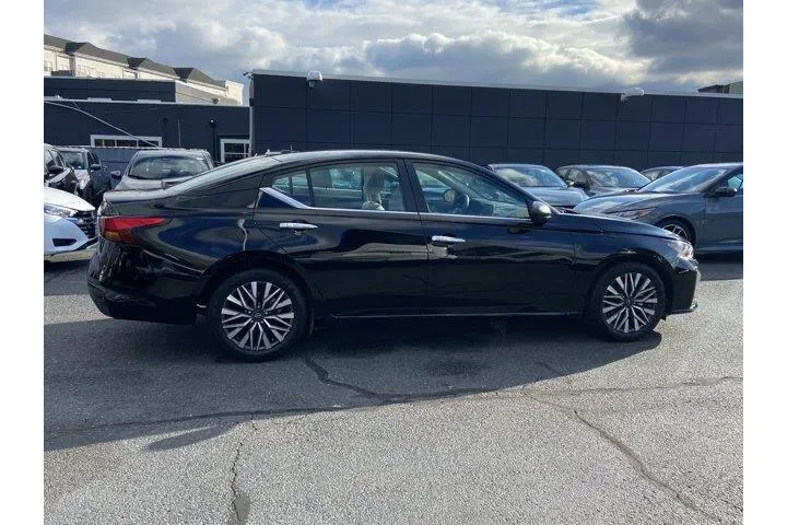 $18398 : Nissan Altima 2025 2.5 SV 4d image 3