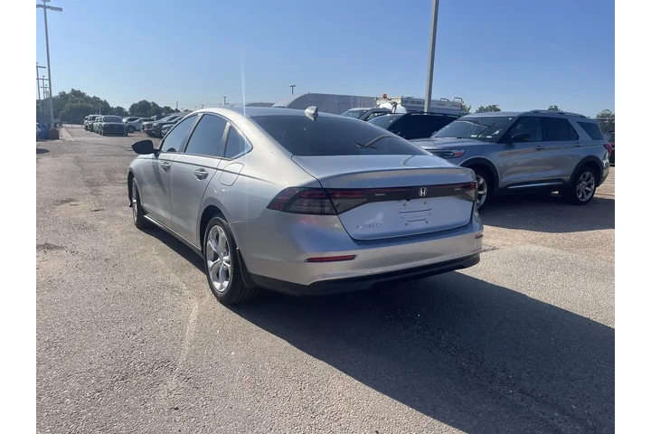 $25359 : Honda Accord 2025 LX 4dr Sed image 4