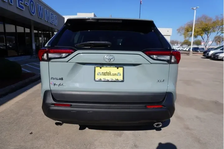 $29988 : Toyota RAV4 2023 XLE Premium image 5