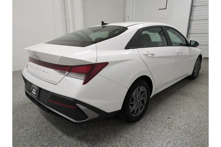 $20797 : Hyundai ELANTRA 2024 SEL 4dr image 4