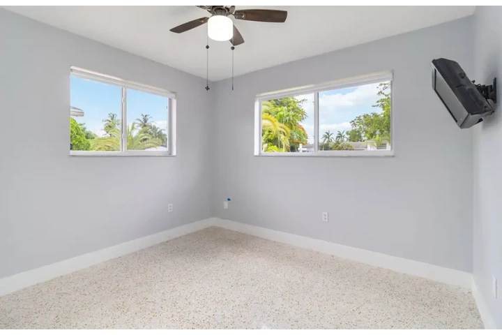 $2500 : 3Bed Home available in Miami image 7