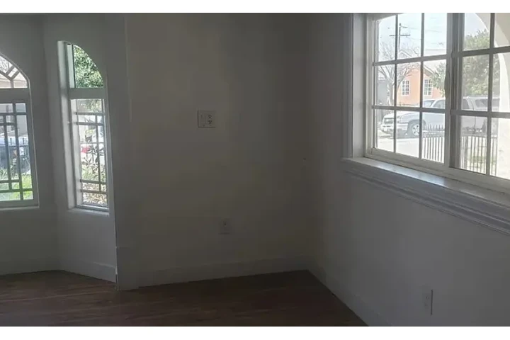 $2500 : Casa De renta🏠South Gate image 1