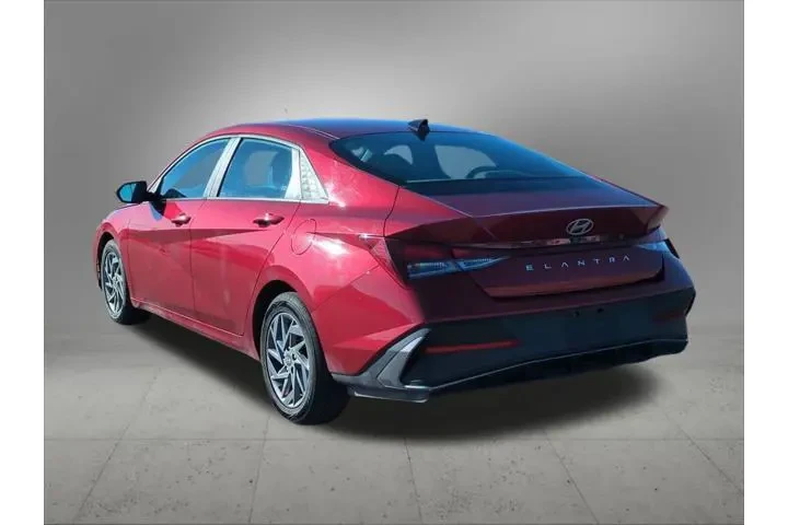 $17370 : Hyundai ELANTRA 2024 SEL 4dr image 4