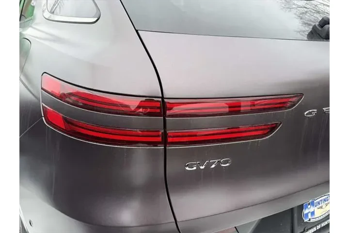 $38897 : Genesis GV70 2023 AWD 2.5T S image 8