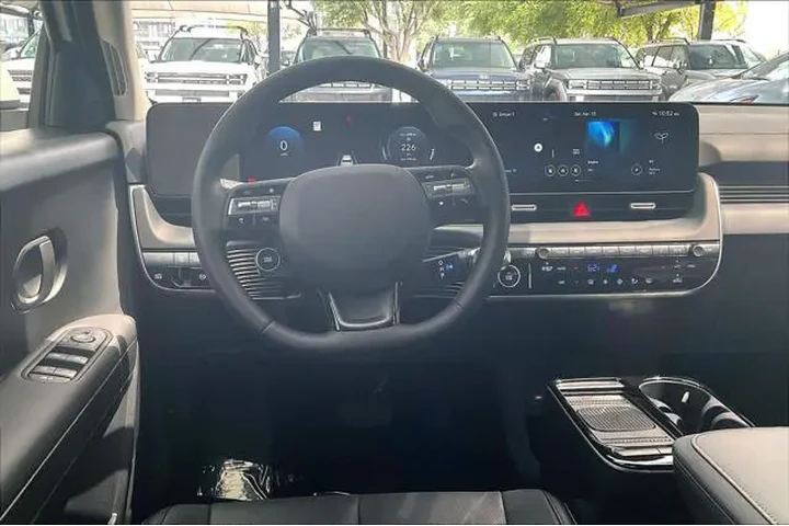 $33523 : Hyundai IONIQ 5 2026 SEL 4dr image 5