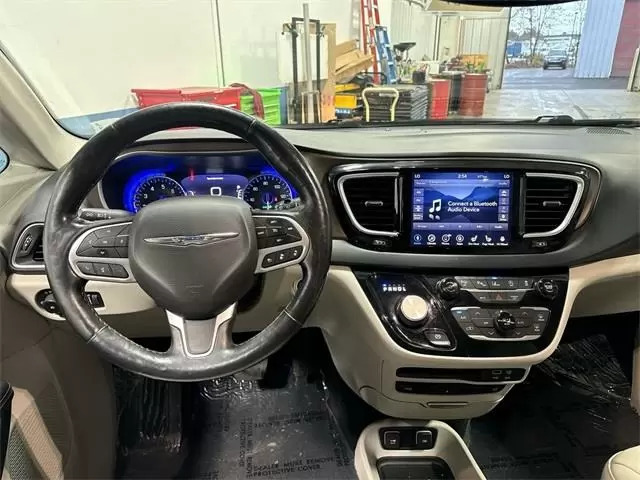 $17742 : Pre-Owned 2019 Pacifica Touri image 5