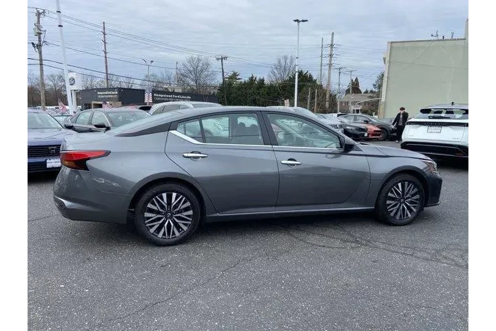 $17497 : Nissan Altima 2025 2.5 SV 4d image 3