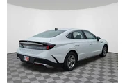 $28030 : Hyundai SONATA 2025 SE 4dr S thumbnail