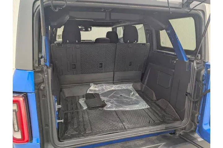 $39832 : Ford Bronco 2023 4x4 Black D image 9