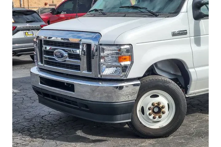 $39997 : Ford E-Series 2023 E-350 SD image 2