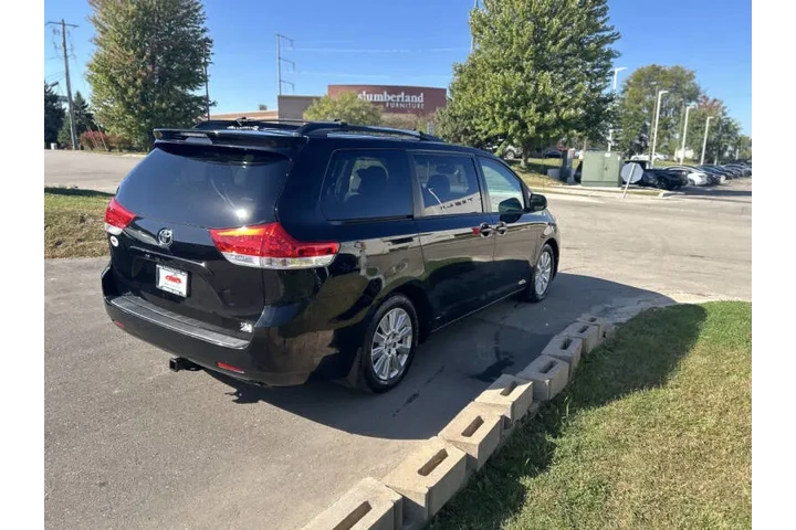 $12990 : 2014 Sienna XLE 7-Passenger image 6