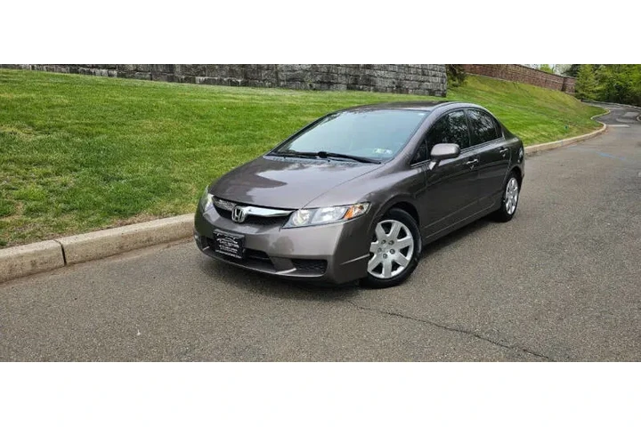 $7995 : 2009 Civic LX image 1