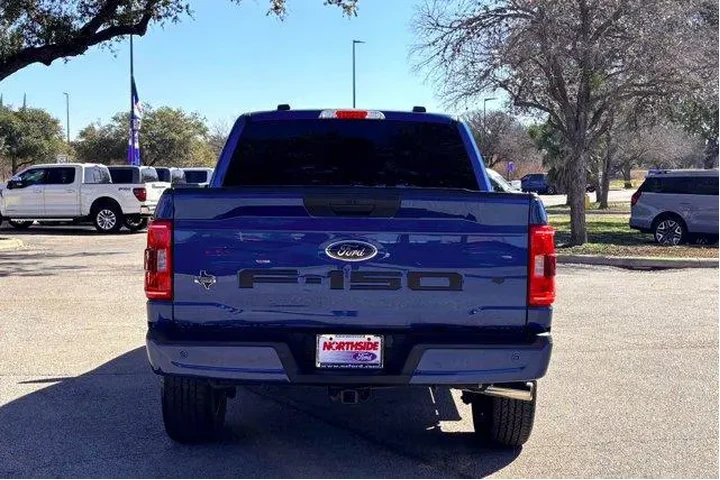$39977 : Ford F-150 2023 4x4 XLT 4dr image 8
