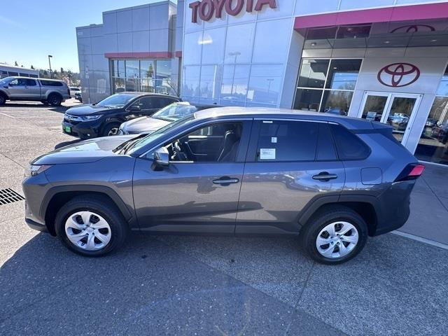 $32543 : 2024 RAV4 LE image 3