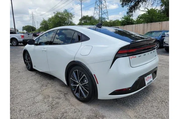 $34985 : Toyota Prius 2024 AWD LE 4dr image 5