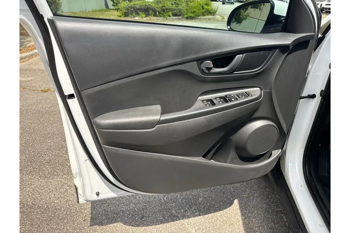 $18720 : Hyundai KONA 2023 AWD SEL 4d image 10