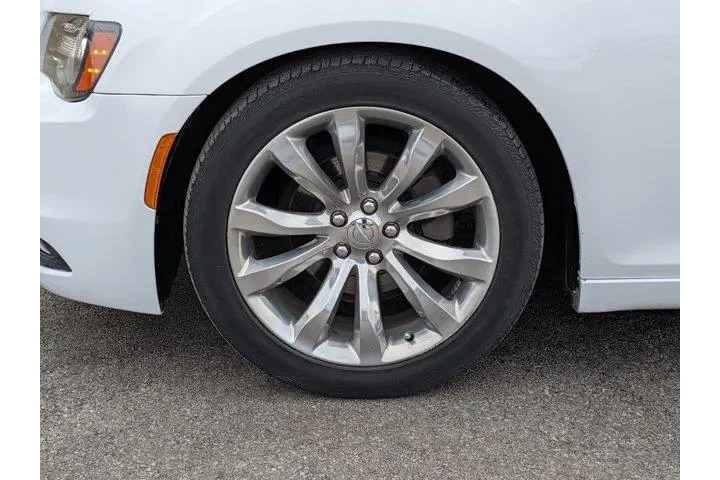 $16331 : Chrysler 300 2020 Limited 4d image 10