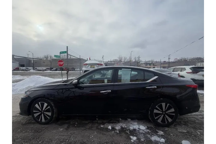 $16995 : 2021 Altima 2.5 SV image 6