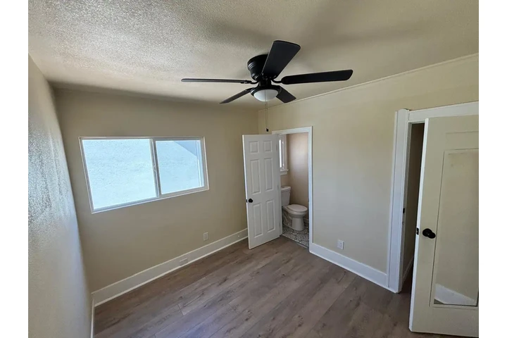 $975 : En renta cuarto image 2
