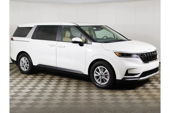 $30299 : Kia Carnival 2024 LX 4dr Min image 2