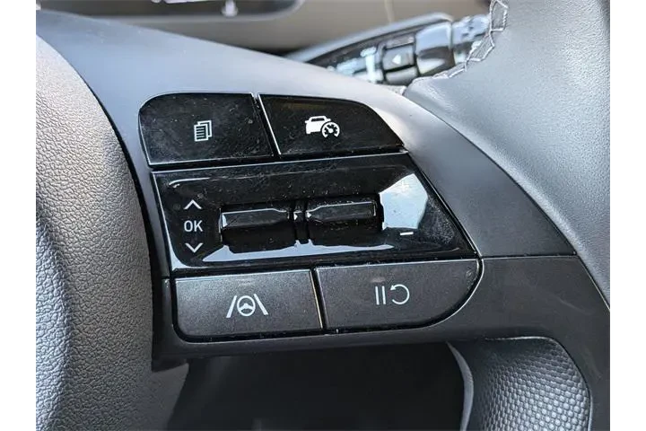 $25040 : Hyundai ELANTRA 2025 SEL Spo image 8